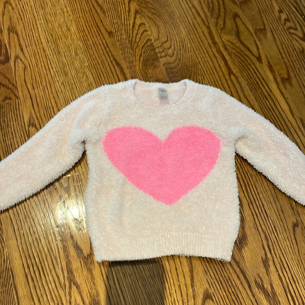Oshkosh girls size 5 fuzzy soft heart sweatshirt sweater